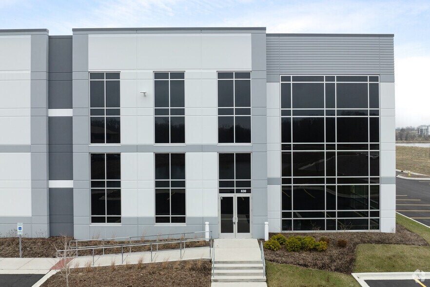 630 Milwaukee, Vernon Hills, IL à louer - Photo du bâtiment - Image 3 de 5