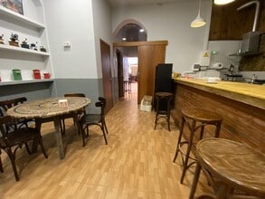 Retail in Barcelona, Barcelona for lease Interior Photo- Image 2 of 8
