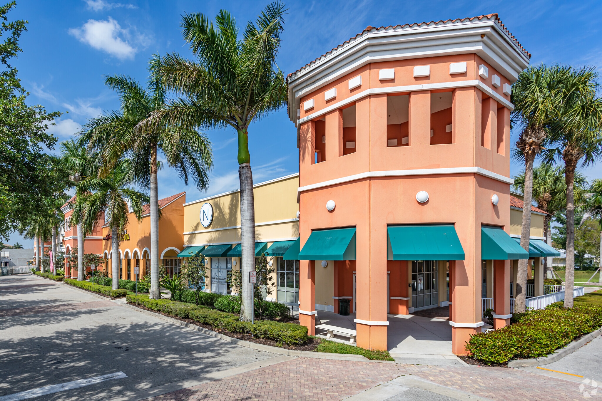 5926 Premier Way, Naples, FL for lease Primary Photo- Image 1 of 4