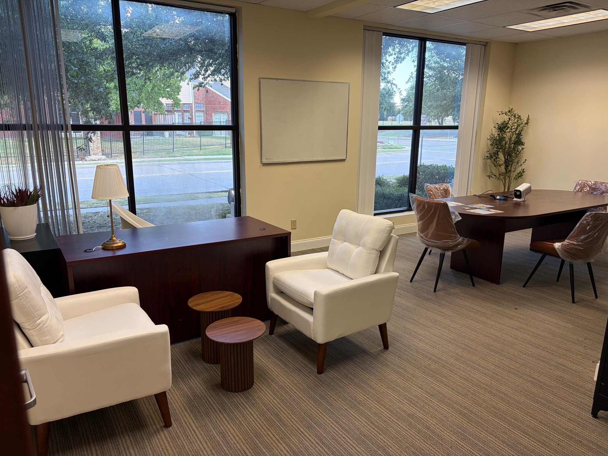 305 Cimarron Trl, Irving, TX for lease Interior Photo- Image 1 of 6