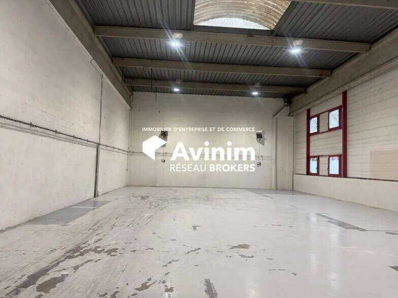 Industrial in Bondy for lease - Interior Photo - Image 3 of 8