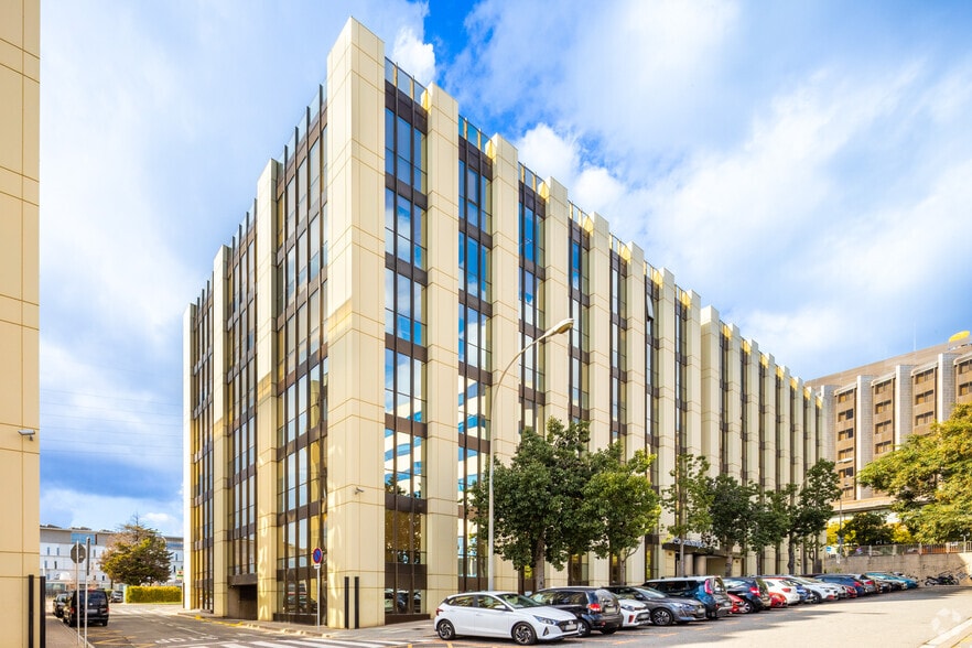 Carrer de la Constitució, 3, Sant Just Desvern, Barcelona for lease - Building Photo - Image 1 of 15