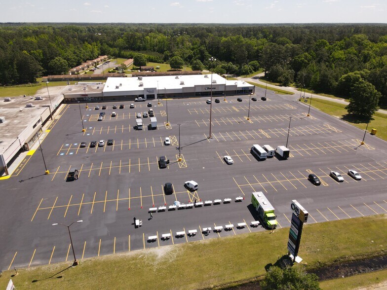 208-230 Radford Blvd, Dillon, SC à louer - Photo du bâtiment - Image 2 de 2