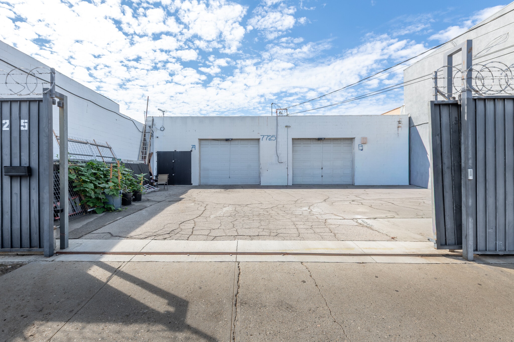 7725 Deering Ave, Canoga Park, CA for sale Building Photo- Image 1 of 14