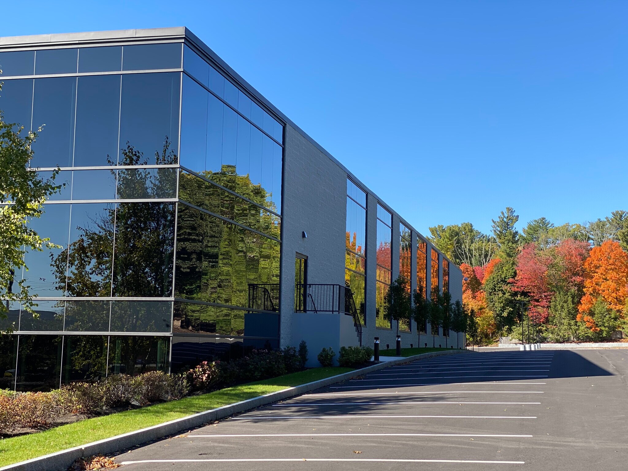 4 Northeastern Blvd, Salem, NH à louer Photo du bâtiment- Image 1 de 31