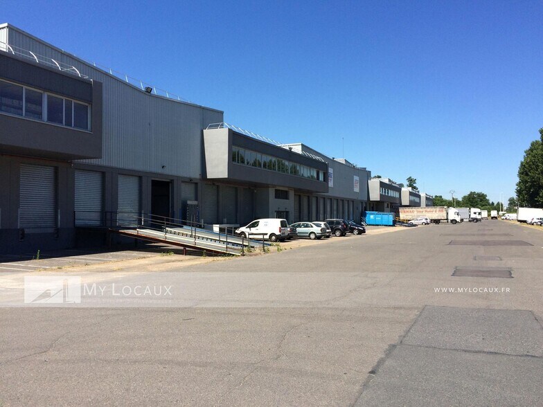 Industrial in Herblay-sur-Seine for lease - Building Photo - Image 1 of 6