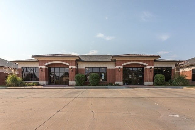 294-296 NE Tudor Rd, Lees Summit, MO for sale Building Photo- Image 1 of 1