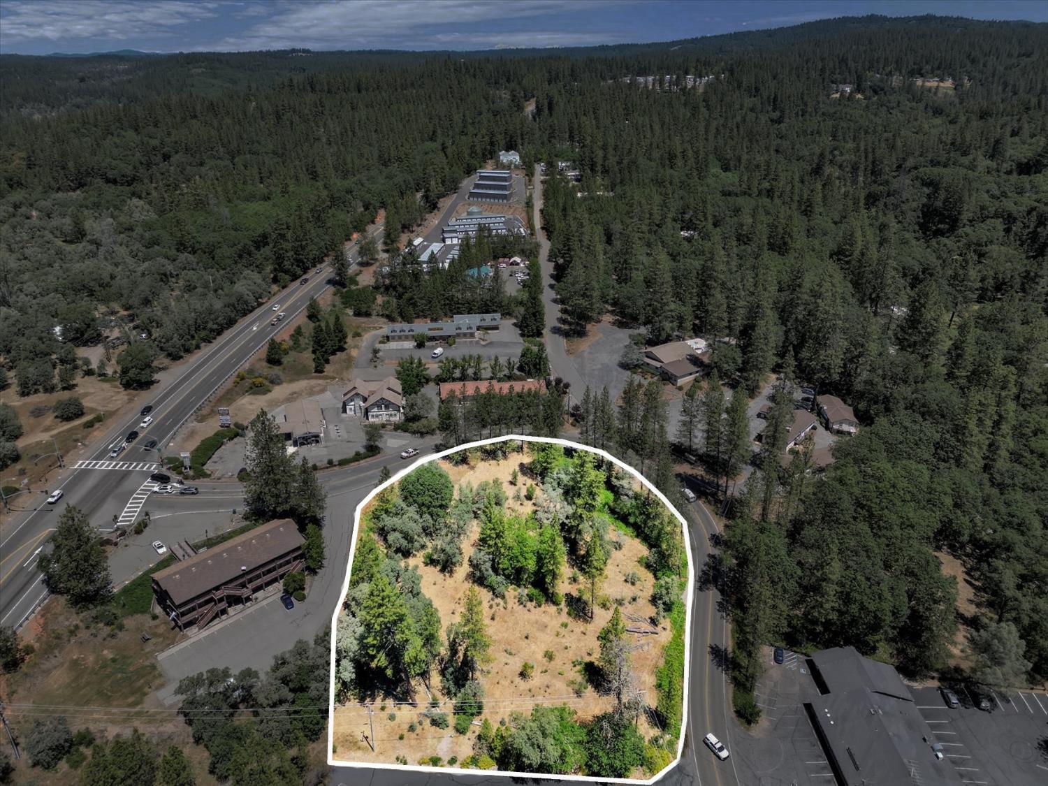 10163 Alta Sierra Dr, Grass Valley, CA à vendre Photo principale- Image 1 de 19