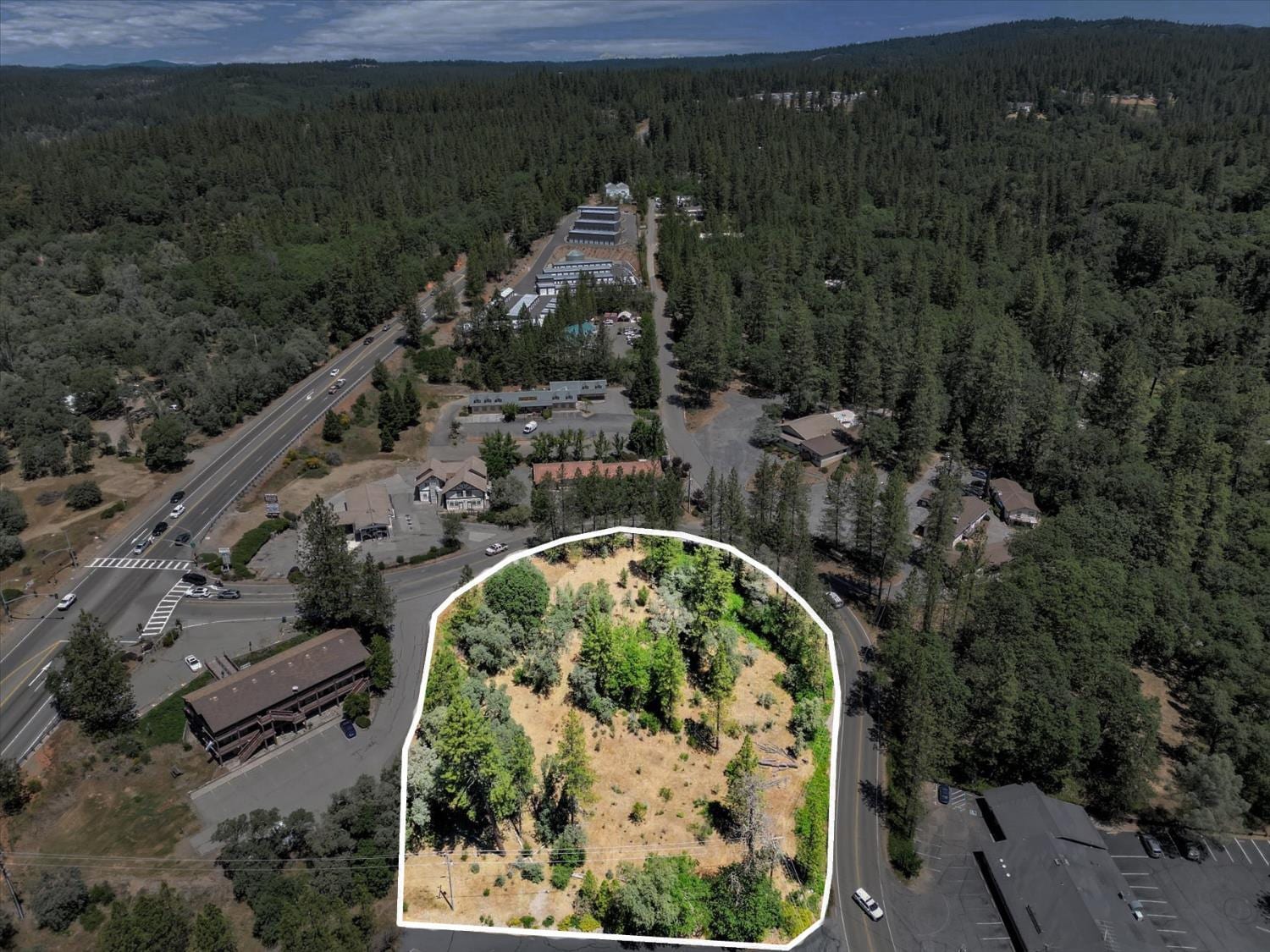 10163 Alta Sierra Dr, Grass Valley, CA for sale Primary Photo- Image 1 of 19