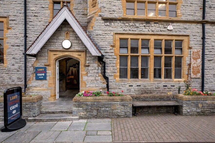 83 High St, Street à louer - Photo du bâtiment - Image 1 de 5