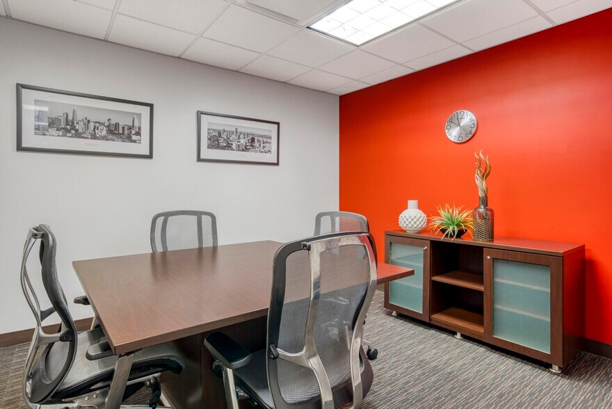 70 E Sunrise Hwy, Valley Stream, NY à louer - Photo intérieure - Image 3 de 4