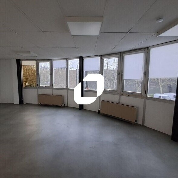 Flex in Buc for lease - Interior Photo - Image 2 of 10