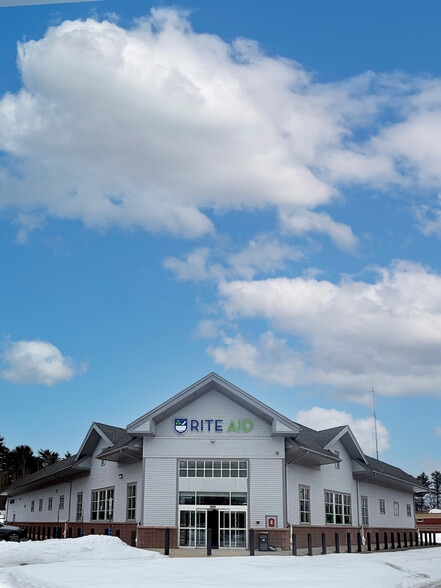 52 Rockingham Rd, Derry, NH à vendre - Photo du bâtiment - Image 2 de 4