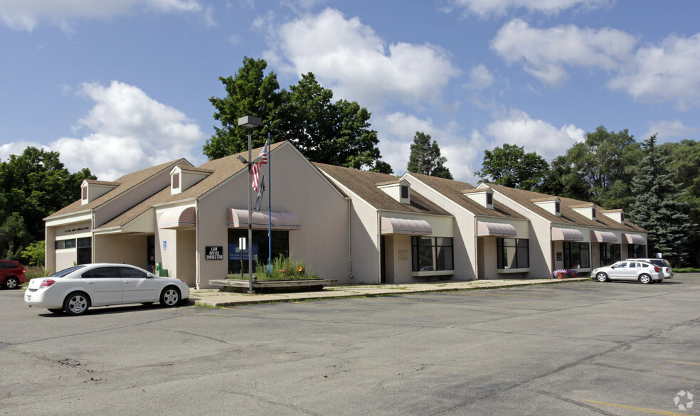 1400-1436 Rochester Rd, Lakeville, MI for lease - Primary Photo - Image 1 of 10