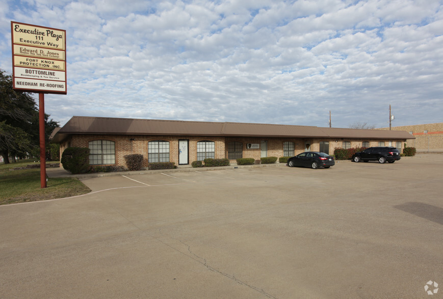 111 Executive Way, DeSoto, TX for sale - Primary Photo - Image 1 of 1