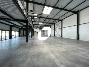 Flex in Saint-Quentin-Fallavier for lease Building Photo- Image 2 of 2