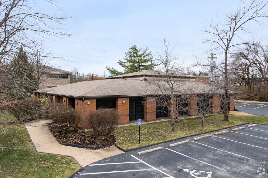 1115 Olivette Executive Pky, Saint Louis, MO à louer - Photo du bâtiment - Image 1 de 5