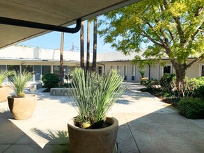 1400 Chester Ave, Bakersfield, CA for lease Building Photo- Image 1 of 3