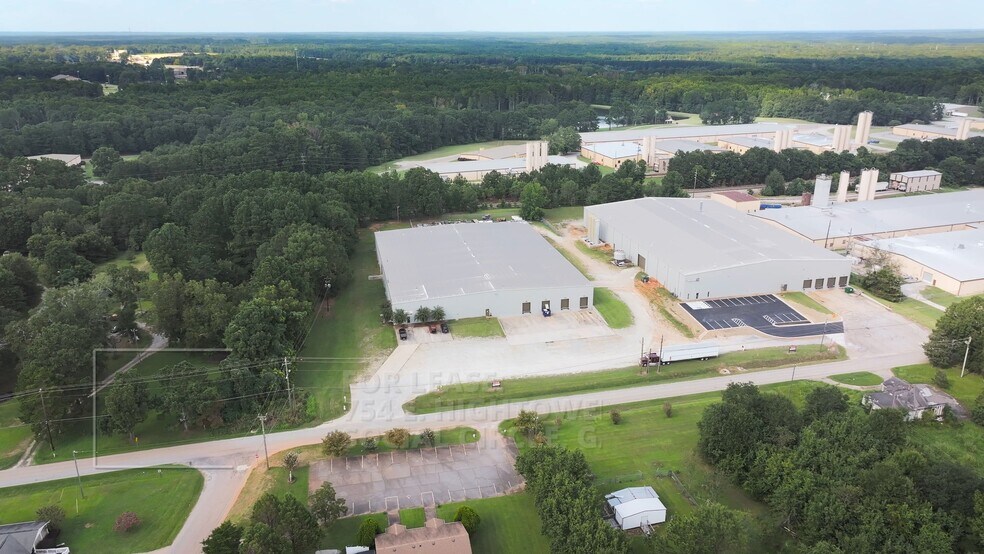 754 E Hightower Trl, Social Circle, GA à louer - Vidéo sur l’inscription commerciale - Image 2 de 7