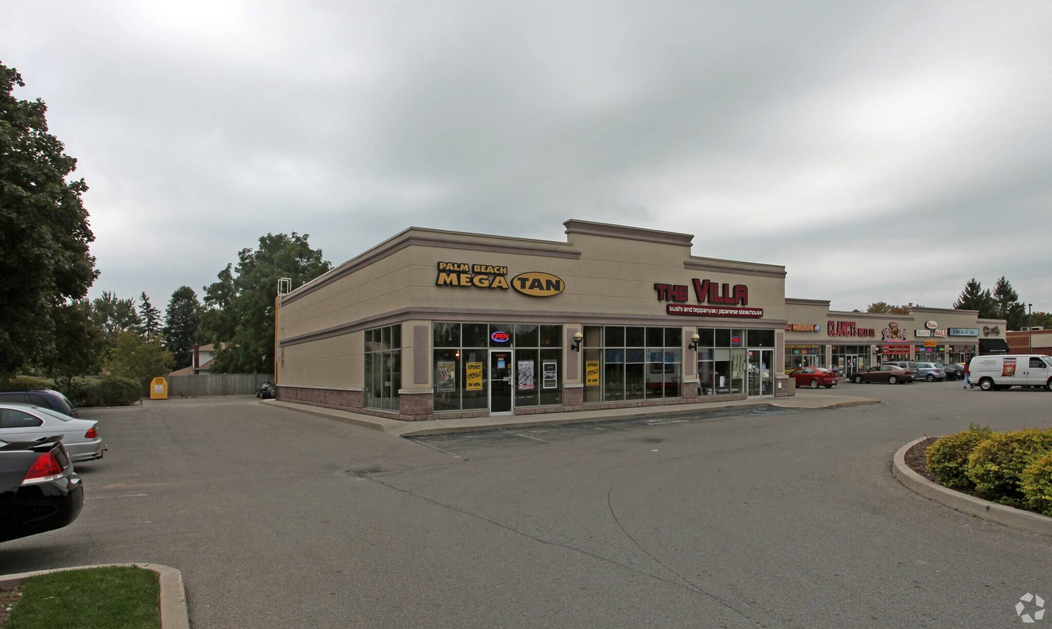 813 Dundas St W, Whitby, ON à vendre Photo principale- Image 1 de 1