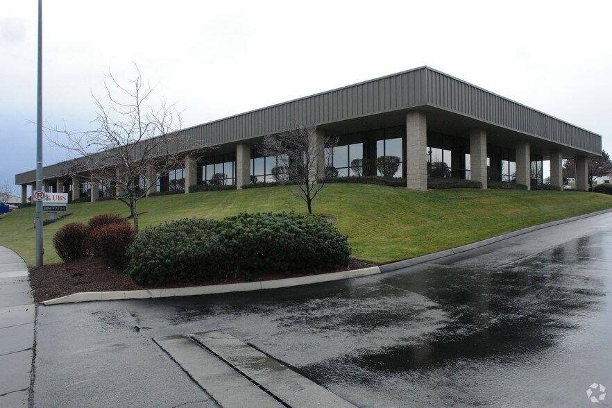 8203 W Quinault Dr, Kennewick, WA à louer - Photo du bâtiment - Image 2 de 4