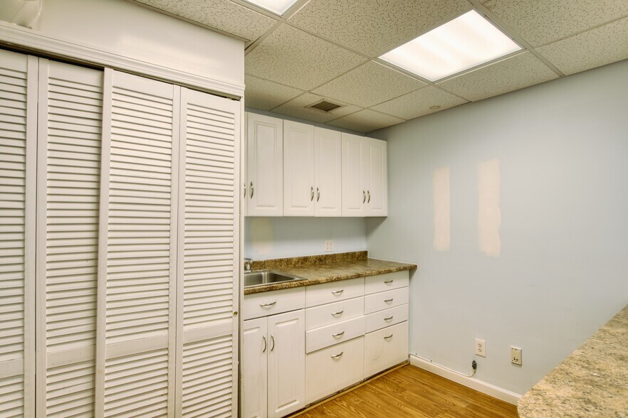 2814 Middletown Rd, Bronx, NY à louer - Photo intérieure - Image 2 de 7