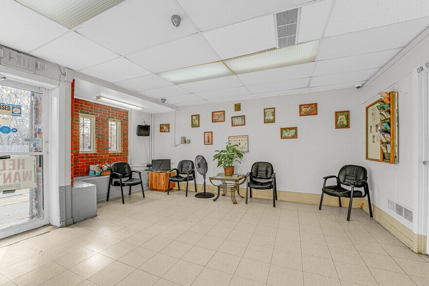14206 S Indiana Ave, Riverdale, IL à vendre - Hall d’entrée - Image 2 de 16