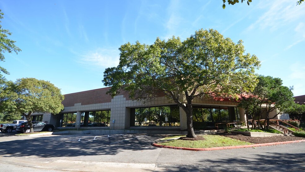 2420 Ridgepoint Dr, Austin, TX for lease - Building Photo - Image 1 of 17