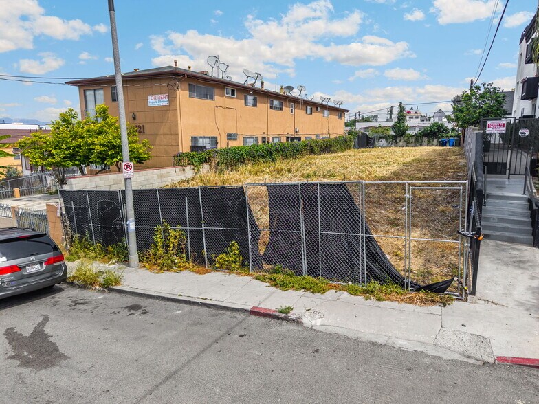 2113 W Court St, Los Angeles, CA à vendre - Photo du bâtiment - Image 3 de 19