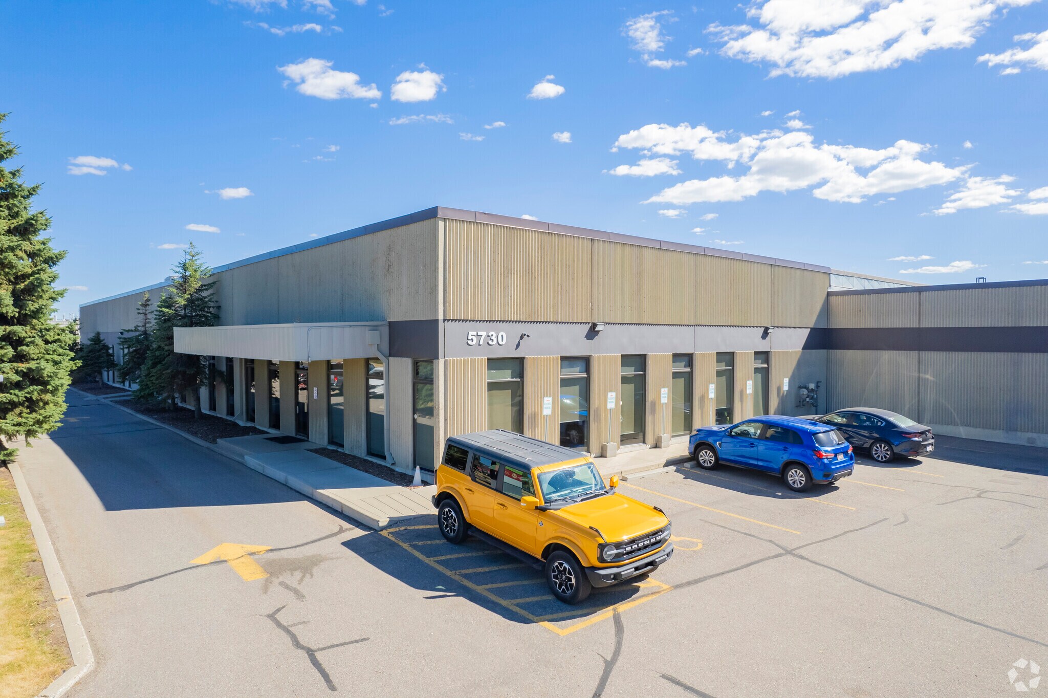 5723 Burleigh Cres SE, Calgary, AB for sale Primary Photo- Image 1 of 1