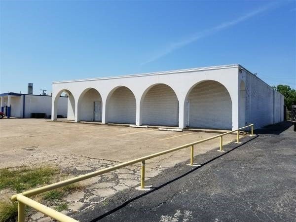 609 E Walnut Cir, Garland, TX for lease Primary Photo- Image 1 of 6