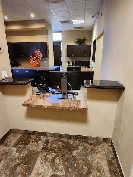 2525 W Carefree Hwy, Phoenix, AZ for lease - Interior Photo - Image 3 of 7