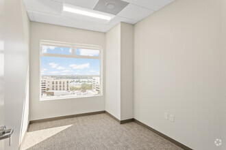 319 Clematis St, West Palm Beach, FL for lease Interior Photo- Image 2 of 7