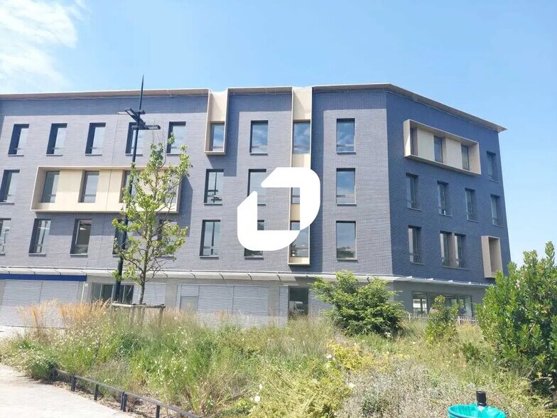 Bureau dans Guyancourt à vendre - Photo du bâtiment - Image 2 de 18