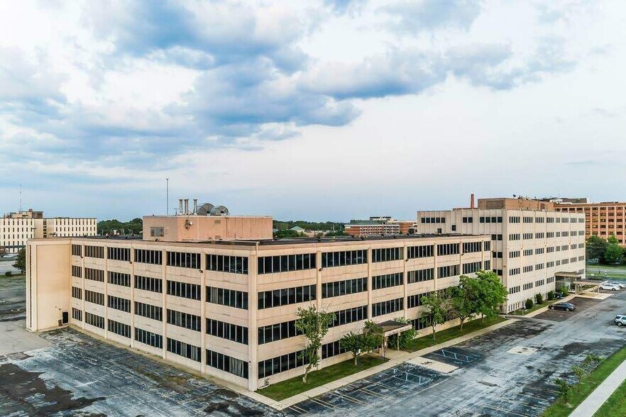 23100 Providence Dr, Southfield, MI for sale - Primary Photo - Image 1 of 4