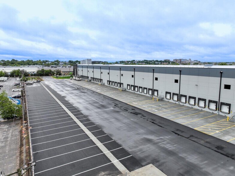 200 Hollister Rd, Teterboro, NJ à louer - Photo du bâtiment - Image 2 de 5