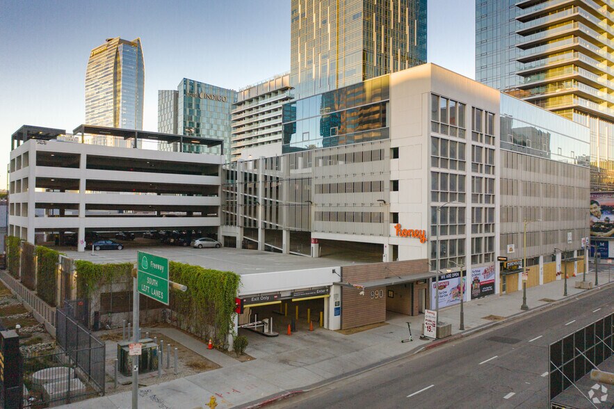 990 W 8th St, Los Angeles, CA à louer - Photo du bâtiment - Image 2 de 7