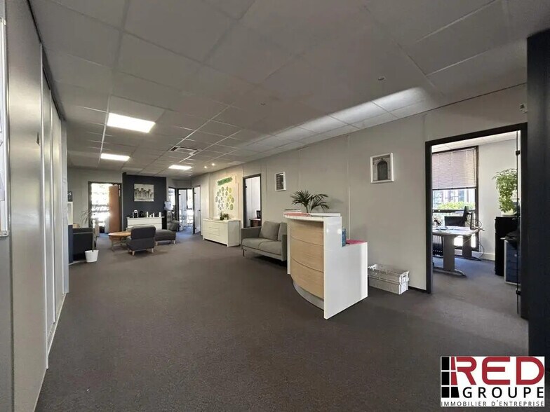 Bureau dans Aix-en-Provence à louer - Photo du bâtiment - Image 2 de 8