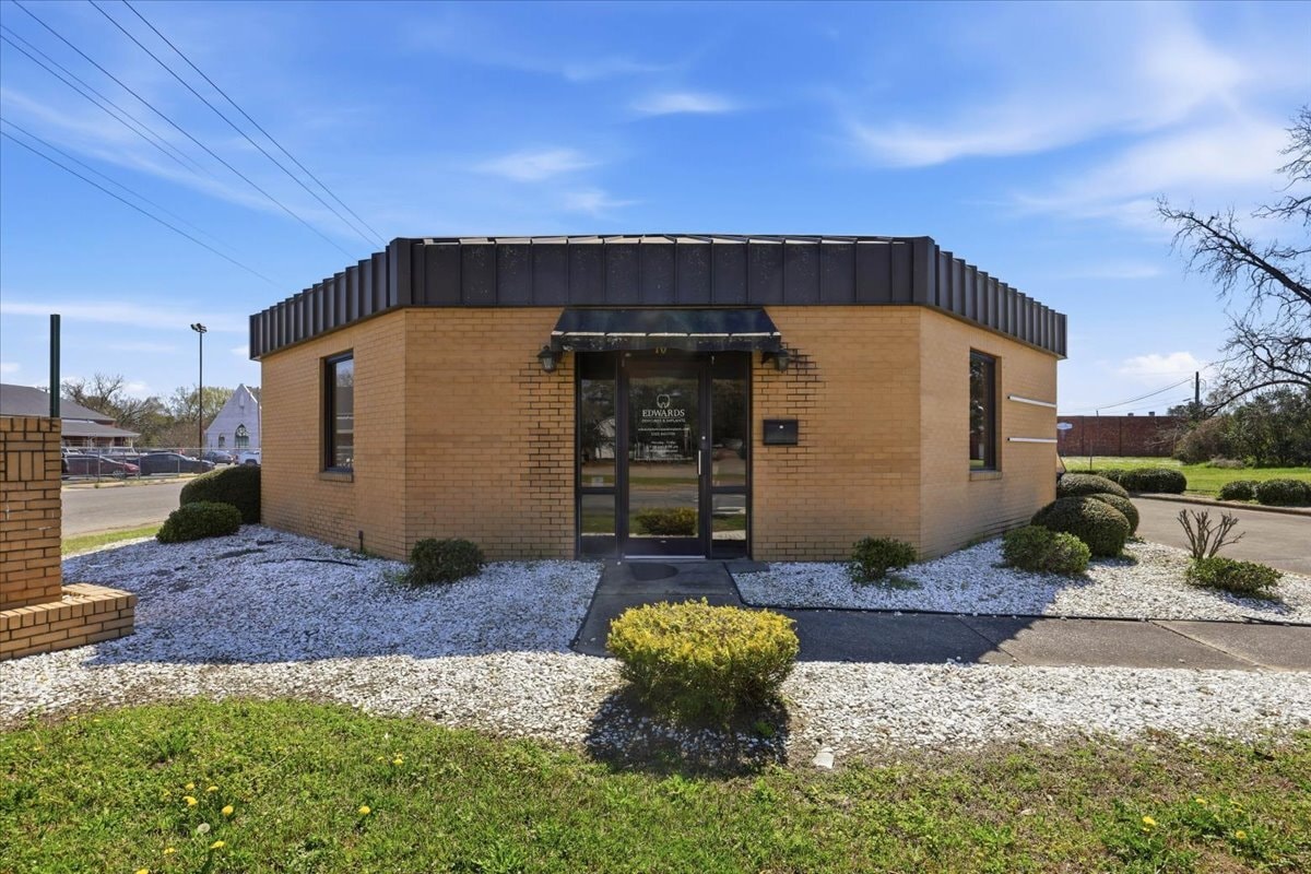 107 E Vernon Ave, Kinston, NC for sale Primary Photo- Image 1 of 24
