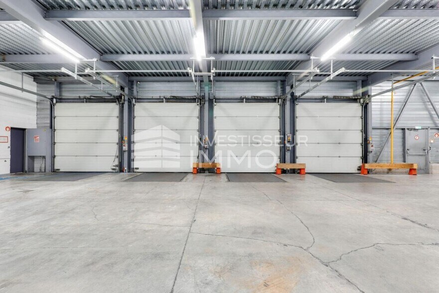 Flex in Villeparisis for lease - Interior Photo - Image 3 of 5