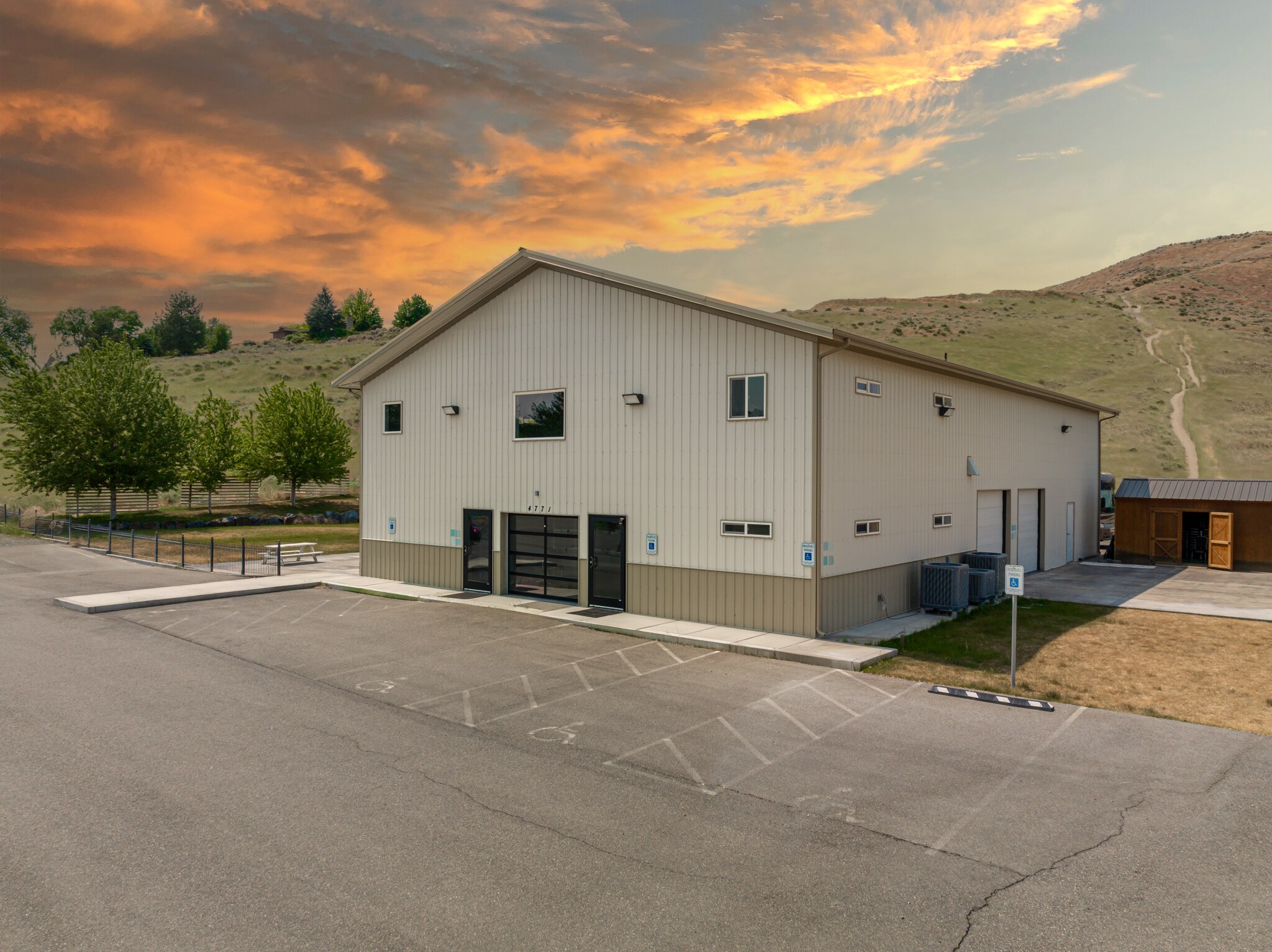 4771 W Van Giesen St, West Richland, WA à vendre Photo du bâtiment- Image 1 de 23