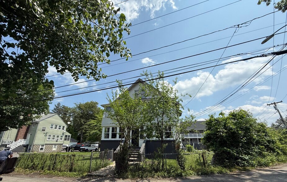 18 Beaver Ct, Framingham, MA for sale - Primary Photo - Image 1 of 5