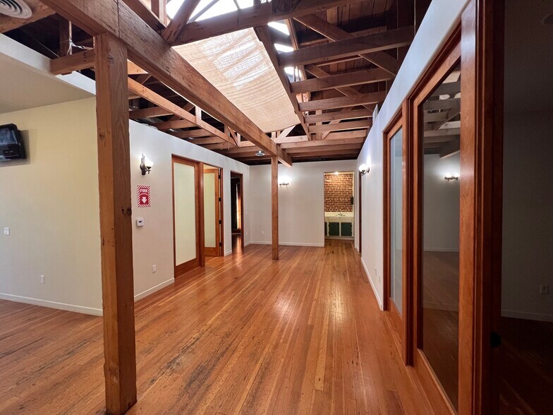 216 N 8th St, Santa Paula, CA à louer - Photo du bâtiment - Image 1 de 11