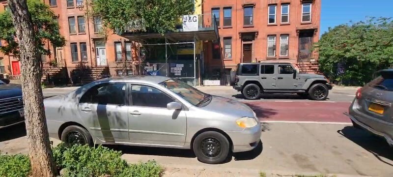 636 Saint Marks Ave, Brooklyn, NY à louer - Vidéo sur l’inscription commerciale - Image 1 de 2