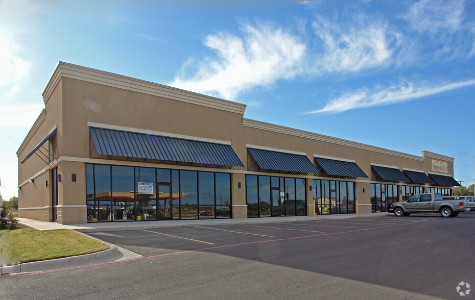 5769 Sherwood Way, San Angelo, TX à louer - Photo du bâtiment - Image 2 de 11