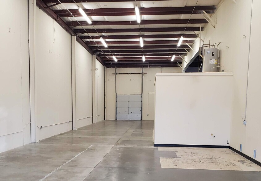 3526 SE 21st St, Topeka, KS à vendre - Photo du bâtiment - Image 2 de 3