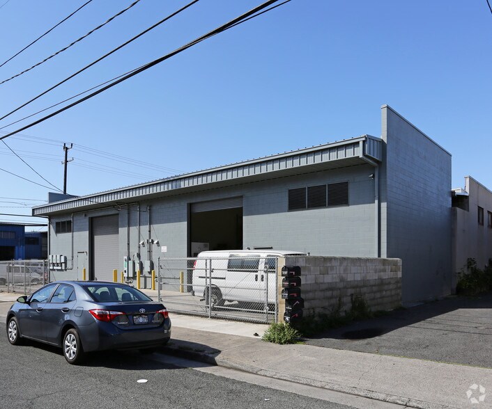 296 Mokauea St, Honolulu, HI à louer - Photo du bâtiment - Image 2 de 4