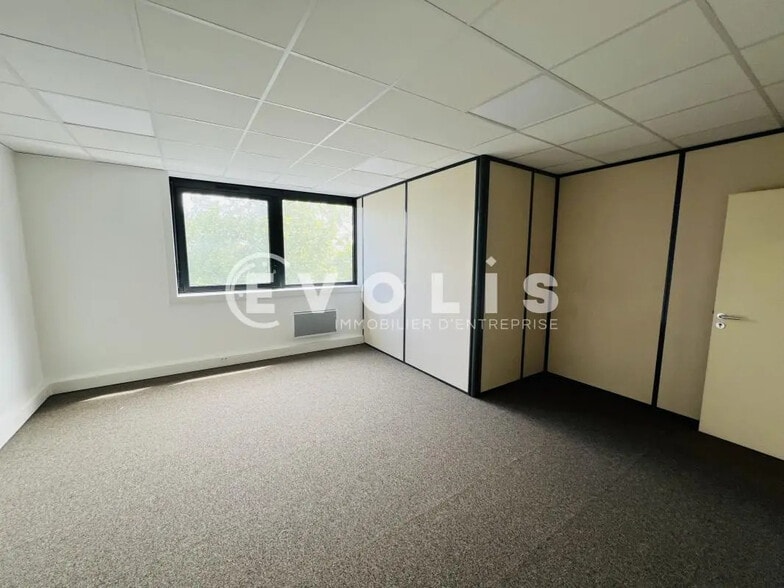Office in Lognes for lease - Interior Photo - Image 3 of 8