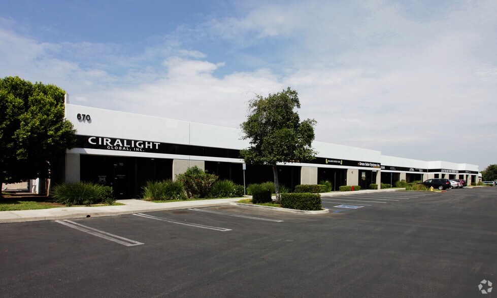 650 E Parkridge Ave, Corona, CA à louer - Photo principale - Image 2 de 4