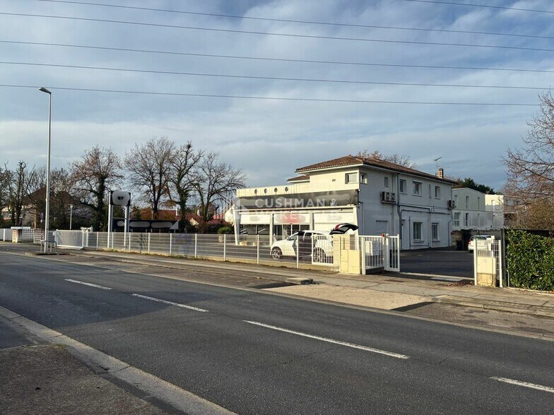 Commerce de détail dans Pessac à louer - Photo du bâtiment - Image 1 de 14